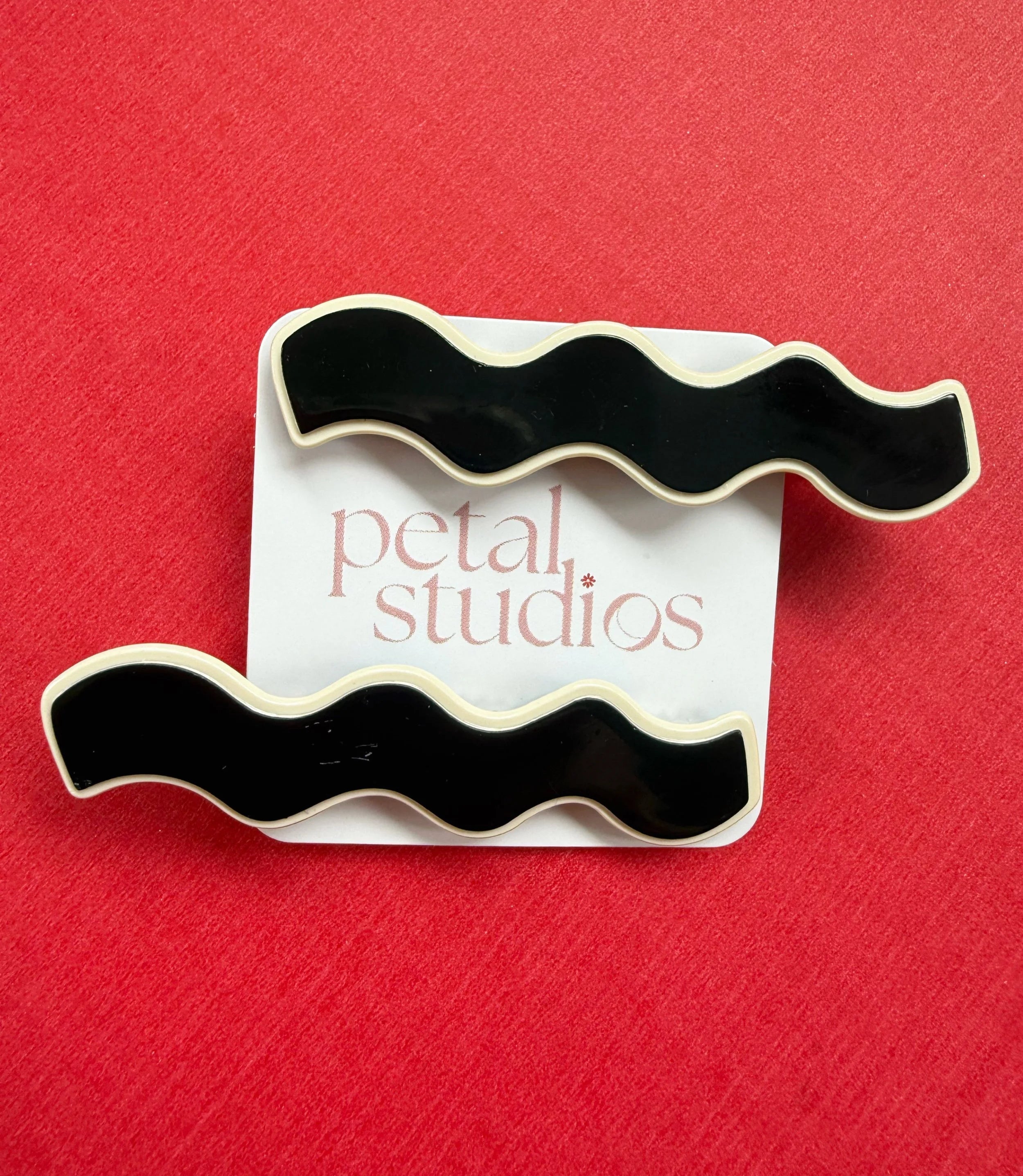 hair clip - wavy black